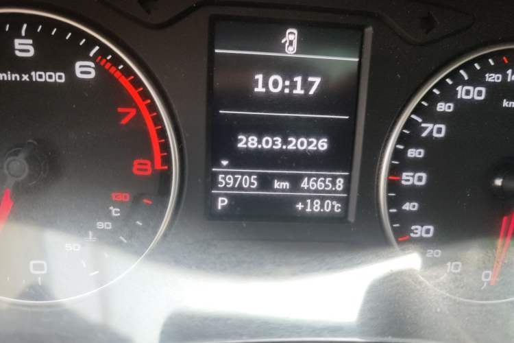 Used Audi A3 2014 Limousine 35 TFSI Automatic Fashion Model Odometer Close Up