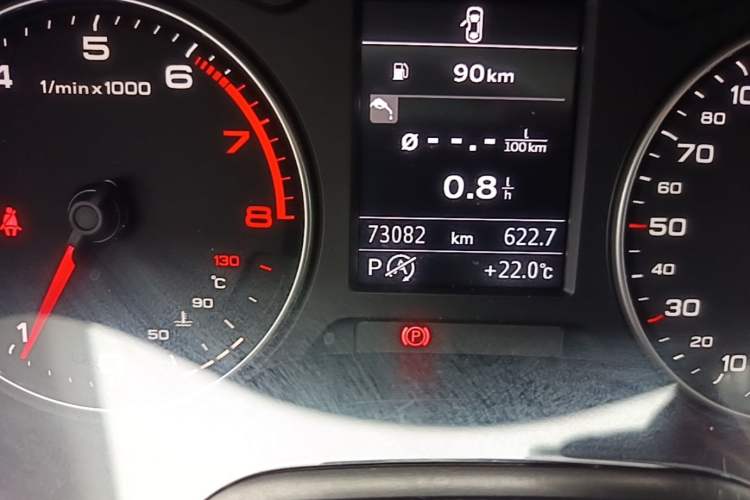 Used Audi A3 2014 Limousine 35 TFSI Automatic Fashion Model Odometer Close Up