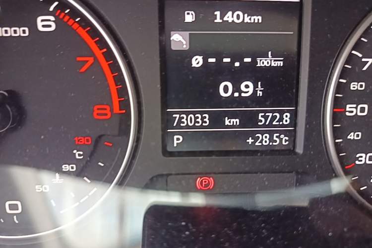 Used Audi A3 2014 Limousine 35 TFSI Automatic Fashion Model Odometer Close Up