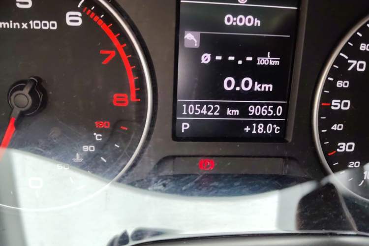 Used Audi A3 2014 Limousine 35 TFSI Automatic Fashion Model Odometer Close Up