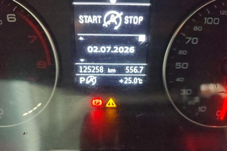 Used Audi A3 2014 Limousine 35 TFSI Automatic Advanced Model Odometer Close Up