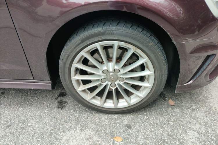 Used Audi A3 2014 Sportback 40 TFSI S line Luxury Model Right Front Wheel Hub
