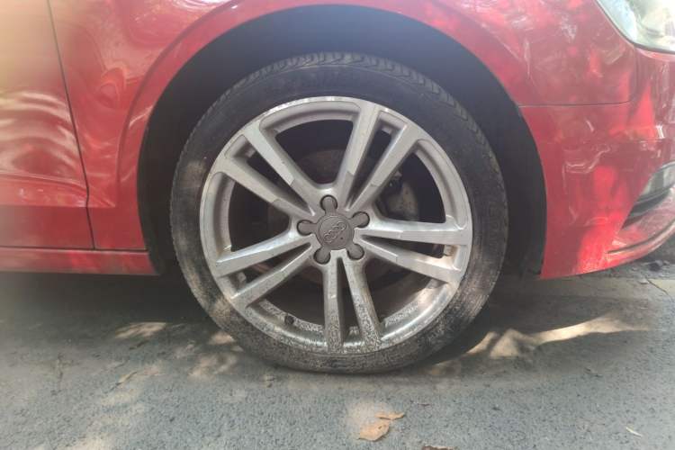 Used Audi A3 2014 Limousine 35 TFSI Automatic Advanced Model Right Front Wheel Hub