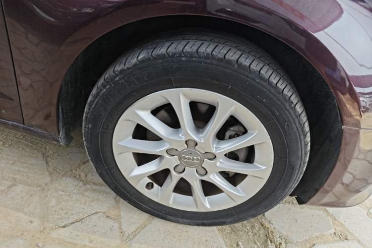 Used Audi A3 2014 Sportback 35 TFSI Automatic Ambition Edition Right Front Wheel Hub