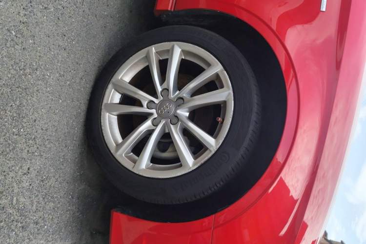 Used Audi A3 2014 Limousine 40 TFSI S line Comfort Model Right Front Wheel Hub