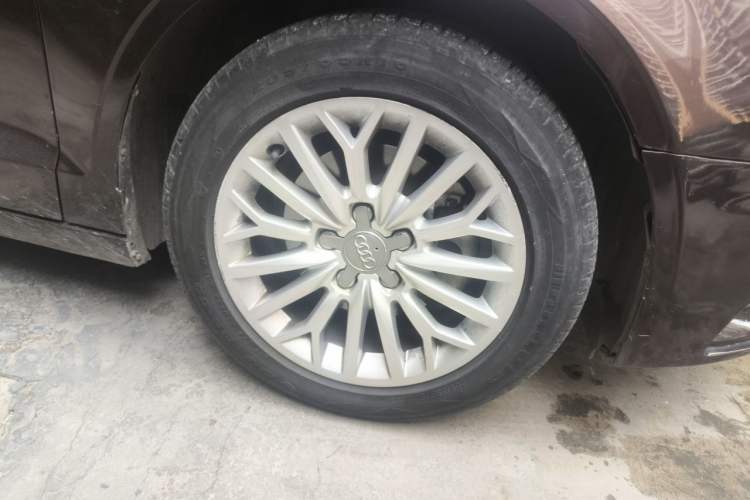 Used Audi A3 2014 Limousine 35 TFSI Automatic Advanced Model Right Front Wheel Hub