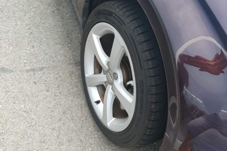 Used Audi A3 2014 Limousine 35 TFSI Automatic Comfort Model Right Front Wheel Hub