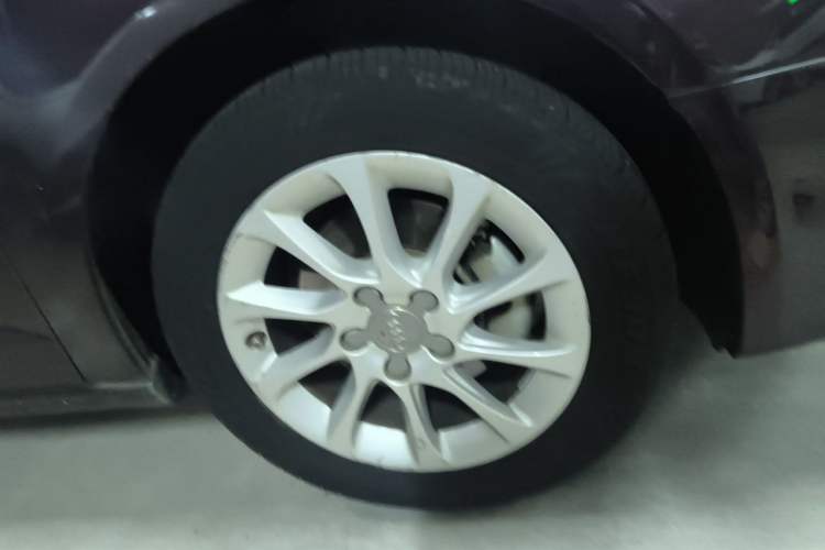 Used Audi A3 2014 Sportback 35 TFSI Automatic Ambition Edition Right Front Wheel Hub