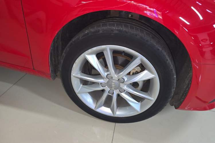 Used Audi A3 2014 Sportback 35 TFSI Automatic Comfort Model Right Front Wheel Hub