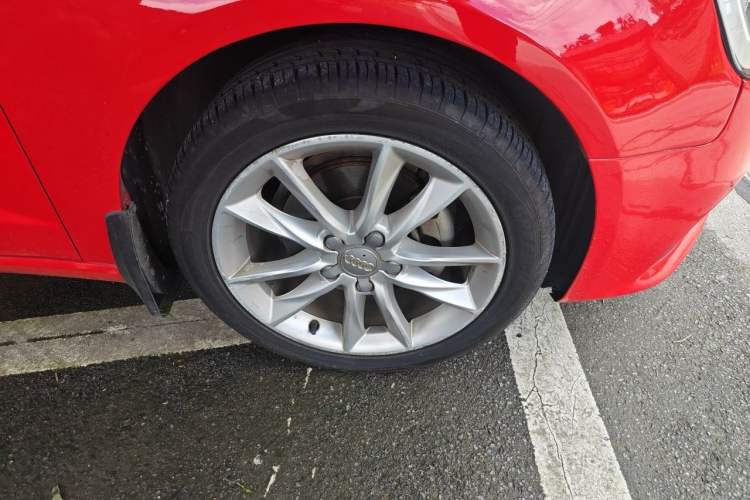 Used Audi A3 2014 Sportback 35 TFSI Automatic Comfort Model Right Front Wheel Hub