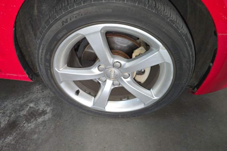 Used Audi A3 2014 Limousine 35 TFSI Automatic Comfort Model Right Front Wheel Hub