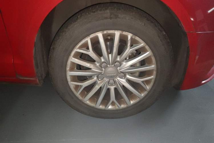 Used Audi A3 2014 Limousine 35 TFSI Automatic Advanced Model Right Front Wheel Hub