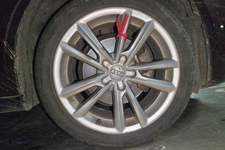 Used Audi A3 2014 Limousine 35 TFSI Automatic Comfort Model Right Front Wheel Hub