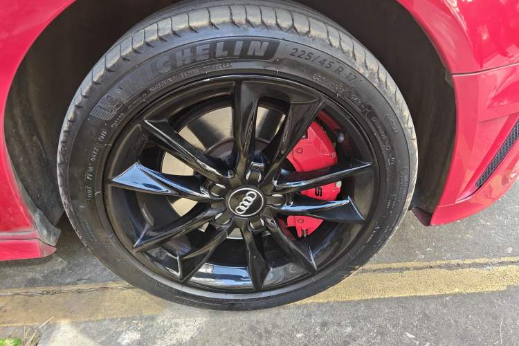 Used Audi A3 2014 Sportback 40 TFSI S line Comfort Model Right Front Wheel Hub