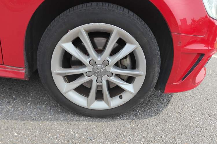 Used Audi A3 2014 Sportback 40 TFSI S line Comfort Model Right Front Wheel Hub