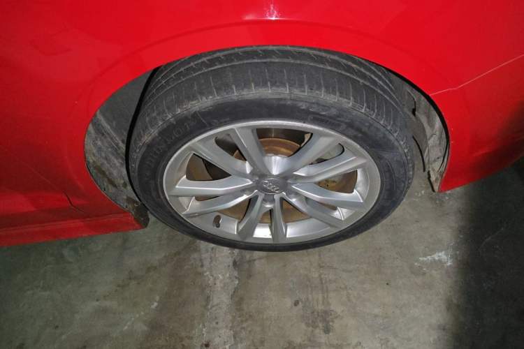 Used Audi A3 2014 Limousine 40 TFSI S line Comfort Model Right Front Wheel Hub