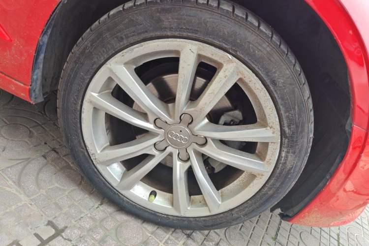 Used Audi A3 2014 Limousine 35 TFSI Automatic Comfort Model Right Front Wheel Hub