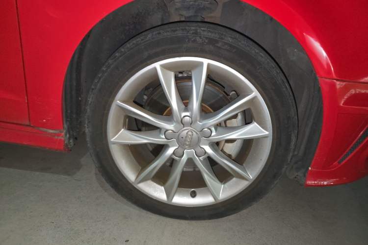 Used Audi A3 2014 Sportback 40 TFSI S line Comfort Model Right Front Wheel Hub