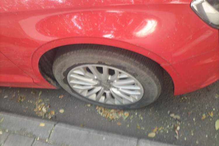 Used Audi A3 2014 Limousine 35 TFSI Automatic Advanced Model Right Front Wheel Hub