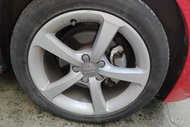Used Audi A3 2014 Limousine 35 TFSI Automatic Comfort Model Right Front Wheel Hub