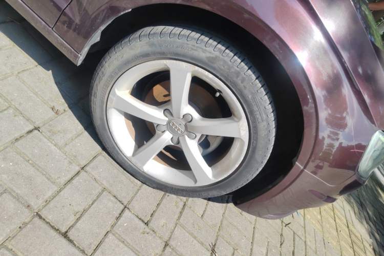 Used Audi A3 2014 Limousine 35 TFSI Automatic Comfort Model Right Front Wheel Hub