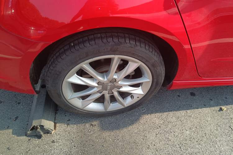 Used Audi A3 2014 Sportback 40 TFSI S line Comfort Model Right Rear Wheel Hub