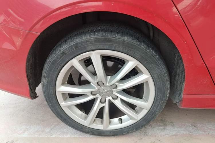 Used Audi A3 2014 Limousine 40 TFSI S line Comfort Model Right Rear Wheel Hub