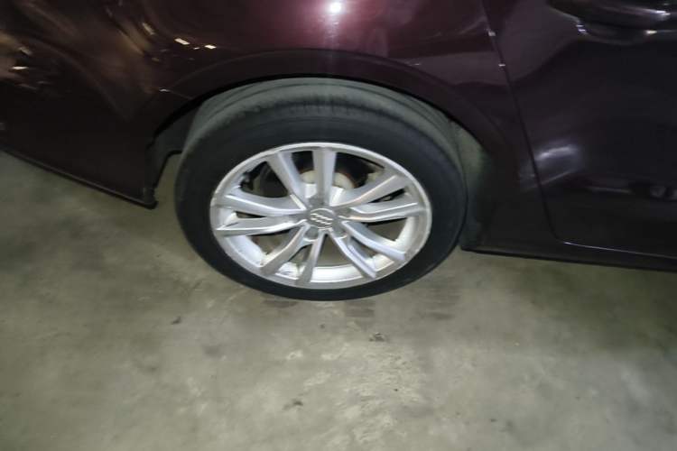 Used Audi A3 2014 Limousine 35 TFSI Automatic Comfort Model Right Rear Wheel Hub