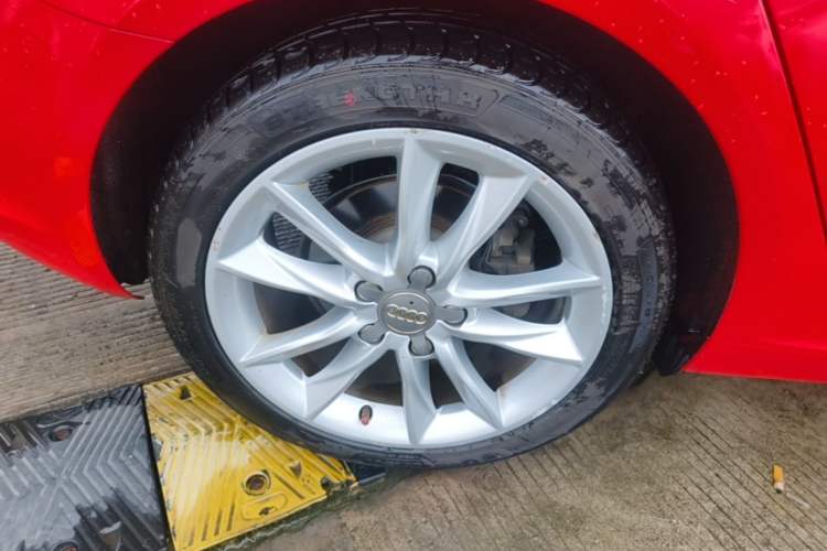 Used Audi A3 2014 Sportback 35 TFSI Automatic Comfort Model Right Rear Wheel Hub