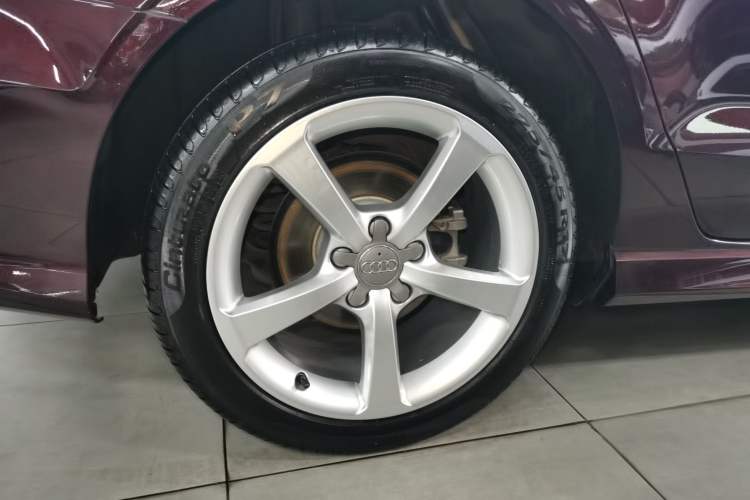 Used Audi A3 2014 Limousine 40 TFSI S line Luxury Model Right Rear Wheel Hub