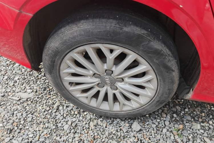 Used Audi A3 2014 Limousine 35 TFSI Automatic Advanced Model Right Rear Wheel Hub