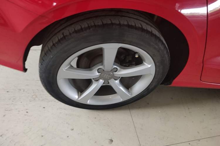Used Audi A3 2014 Limousine 35 TFSI Automatic Comfort Model Right Rear Wheel Hub