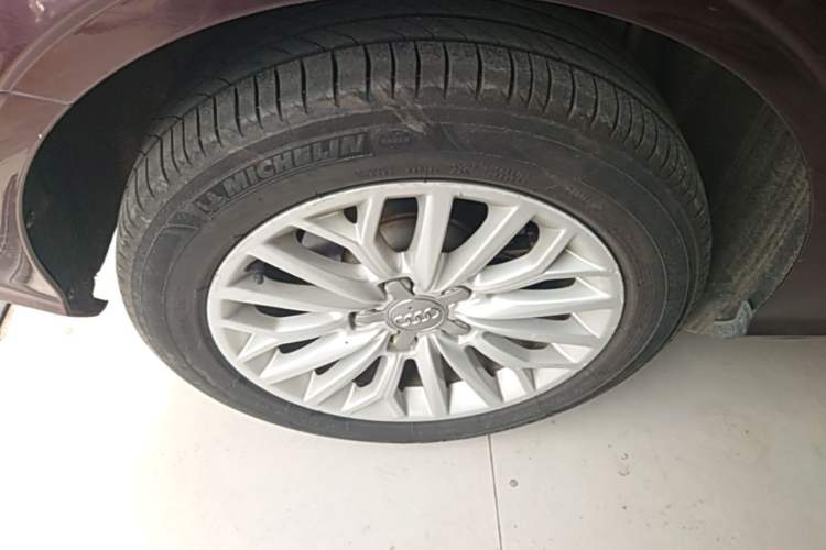 Used Audi A3 2014 Limousine 35 TFSI Automatic Advanced Model Right Rear Wheel Hub