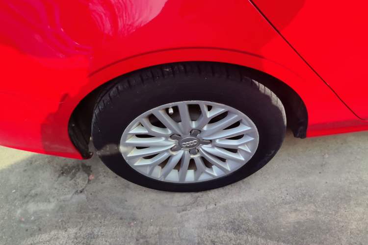 Used Audi A3 2014 Limousine 35 TFSI Automatic Fashion Model Right Rear Wheel Hub