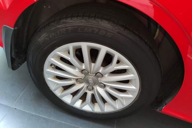 Used Audi A3 2014 Limousine 35 TFSI Automatic Advanced Model Right Rear Wheel Hub