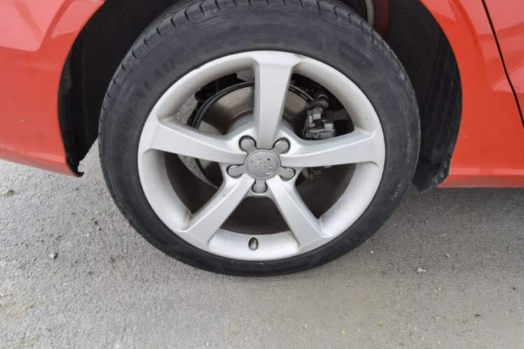 Used Audi A3 2014 Limousine 35 TFSI Automatic Comfort Model Right Rear Wheel Hub