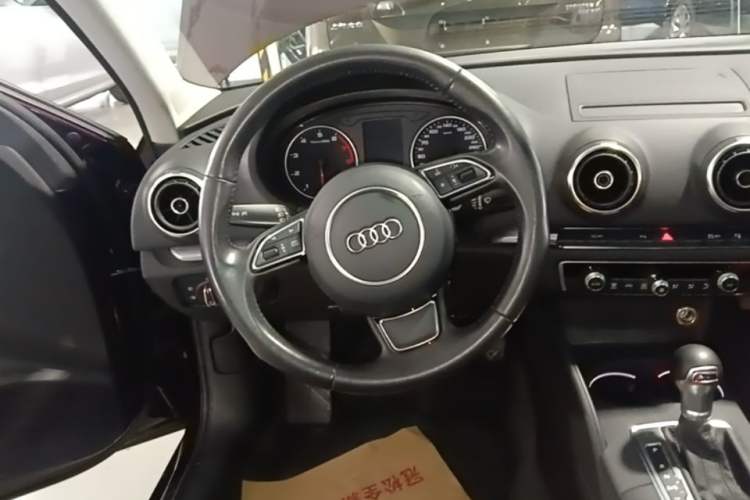 Used Audi A3 2014 Limousine 35 TFSI Automatic Comfort Model Steering Wheel