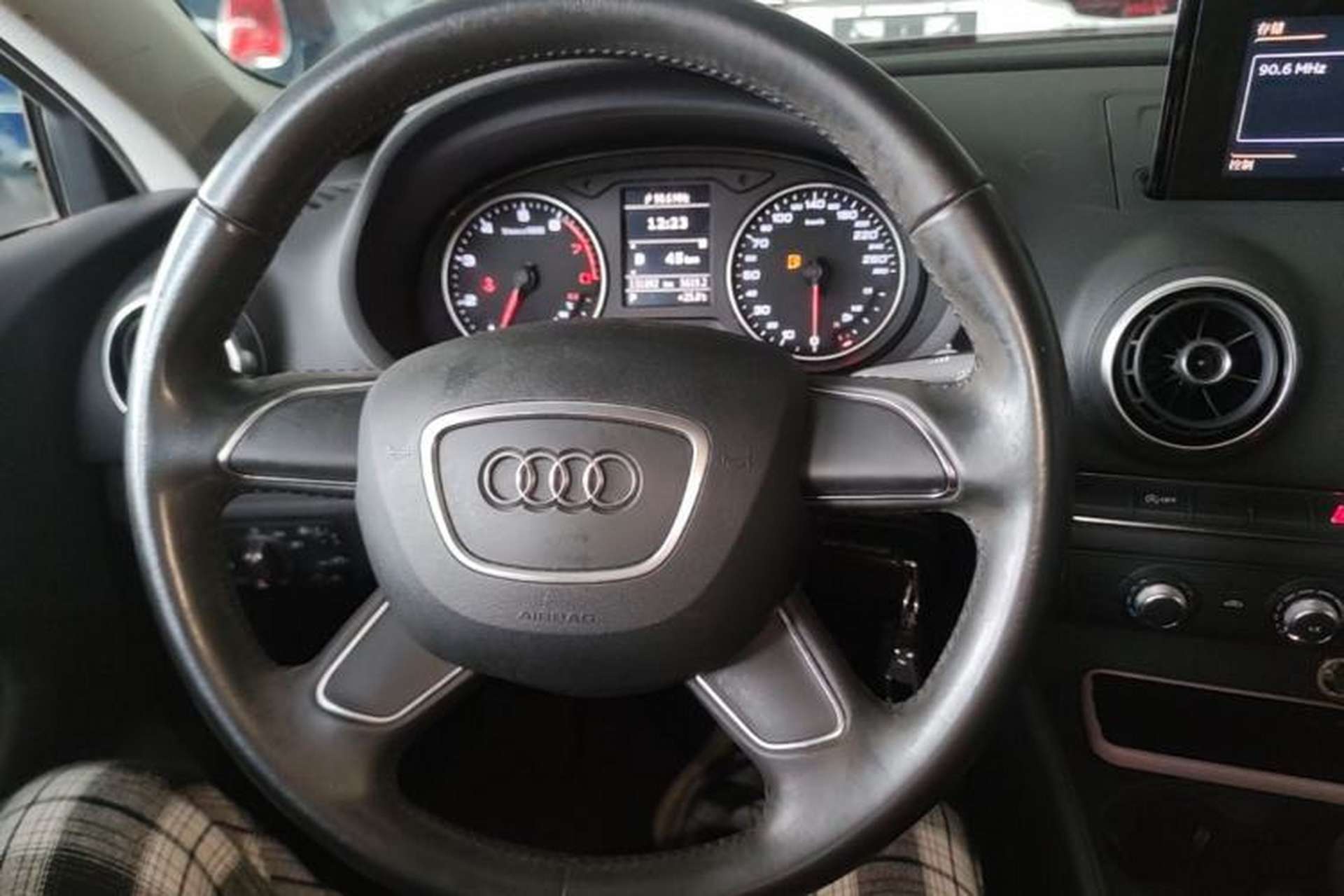 Used Audi A3 2014 Limousine 35 TFSI Automatic Advanced Model Steering Wheel