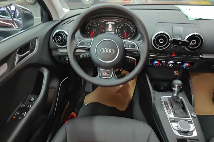 Used Audi A3 2014 Limousine 40 TFSI S line Luxury Model Steering Wheel