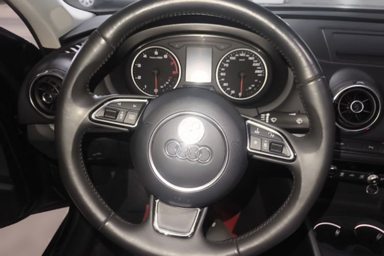 Used Audi A3 2014 Limousine 35 TFSI Automatic Comfort Model Steering Wheel