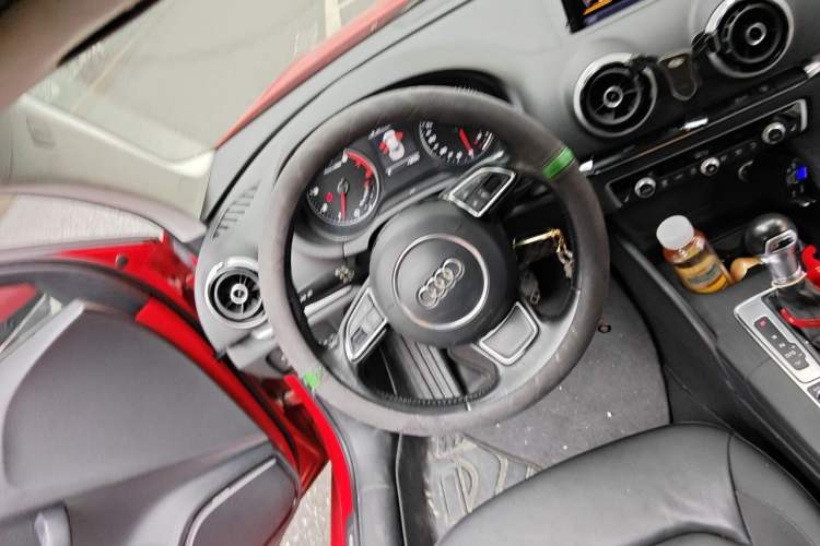 Used Audi A3 2014 Limousine 40 TFSI S line Luxury Model Steering Wheel