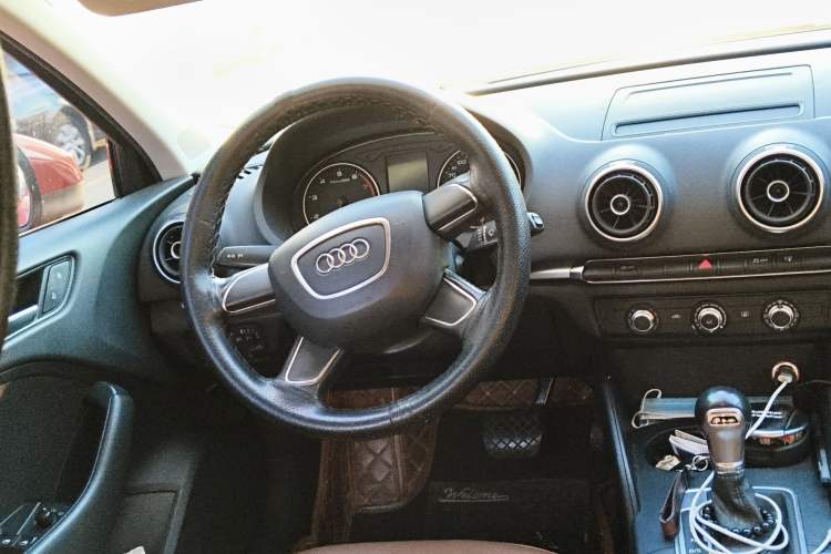 Used Audi A3 2014 Limousine 35 TFSI Automatic Advanced Model Steering Wheel