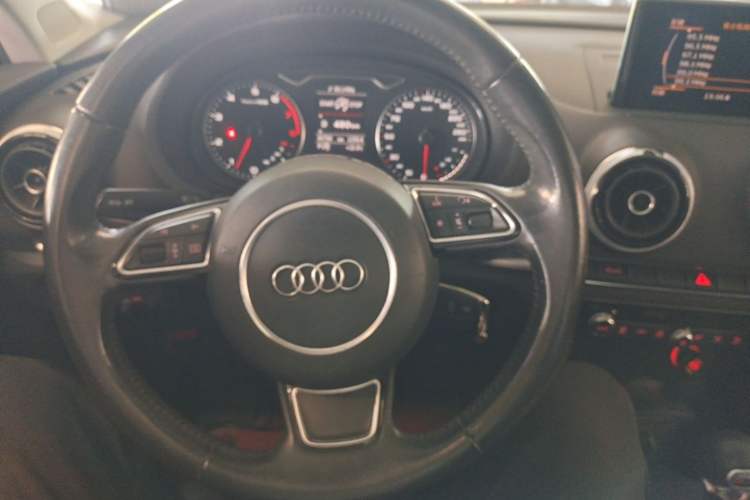 Used Audi A3 2014 Limousine 40 TFSI S line Comfort Model Steering Wheel