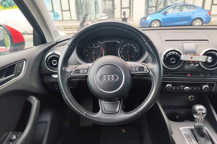 Used Audi A3 2014 Limousine 40 TFSI S line Comfort Model Steering Wheel