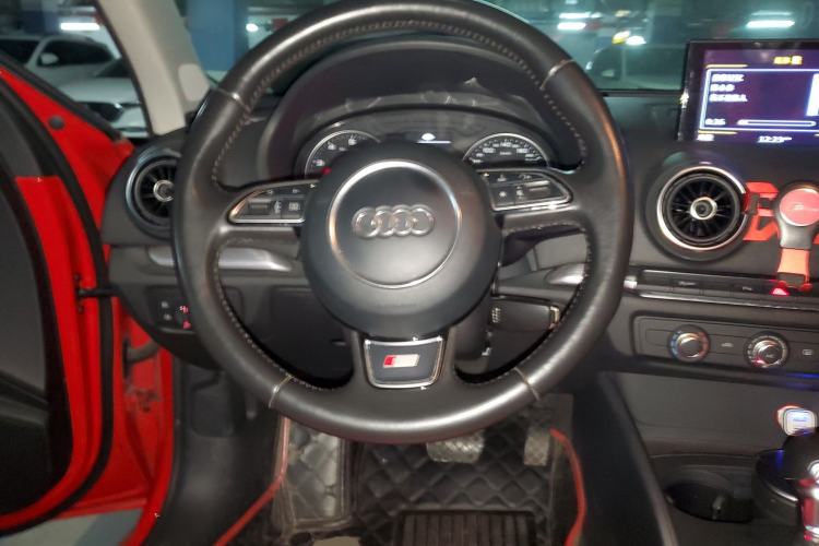 Used Audi A3 2014 Limousine 35 TFSI Automatic Fashion Model Steering Wheel