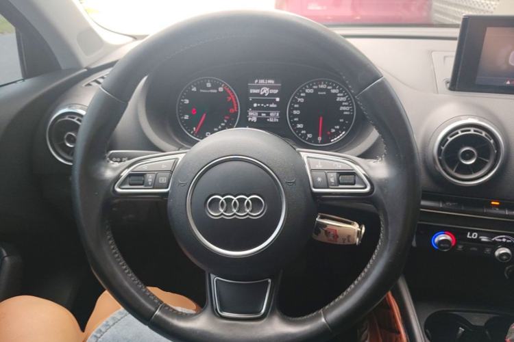 Used Audi A3 2014 Limousine 35 TFSI Automatic Comfort Model Steering Wheel