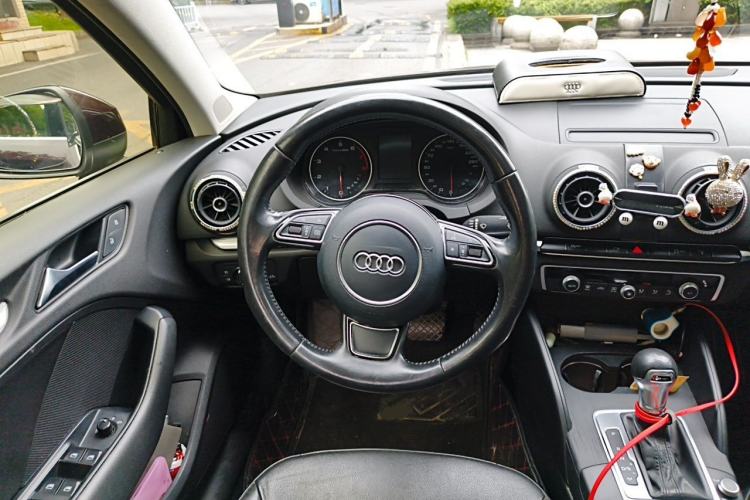 Used Audi A3 2014 Limousine 35 TFSI Automatic Comfort Model Steering Wheel