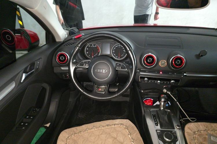 Used Audi A3 2014 Limousine 35 TFSI Automatic Comfort Model Steering Wheel
