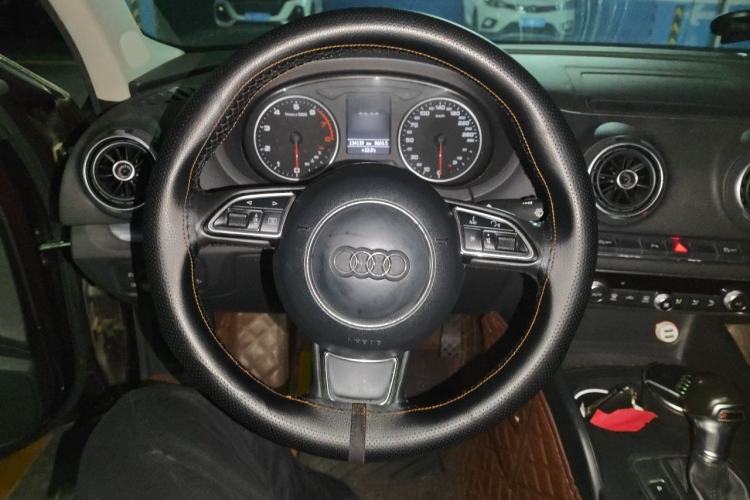 Used Audi A3 2014 Limousine 35 TFSI Automatic Comfort Model Steering Wheel