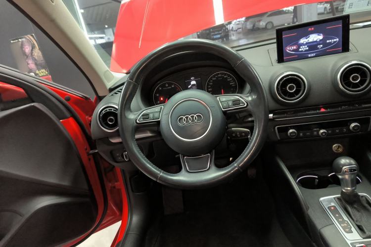 Used Audi A3 2014 Limousine 35 TFSI Automatic Comfort Model Steering Wheel